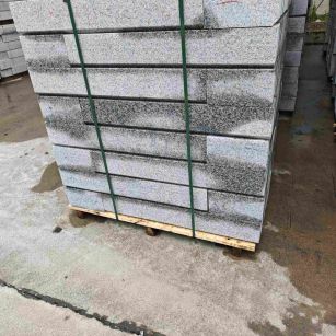 曲靖芙蓉白路牙石，马路牙子