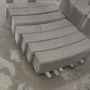 曲靖芝麻白弧形路牙石