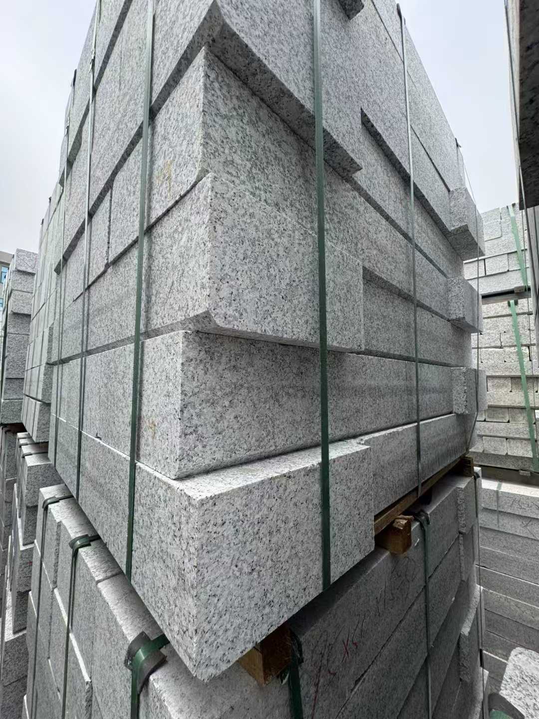 曲靖芝麻白路牙石 马路牙子