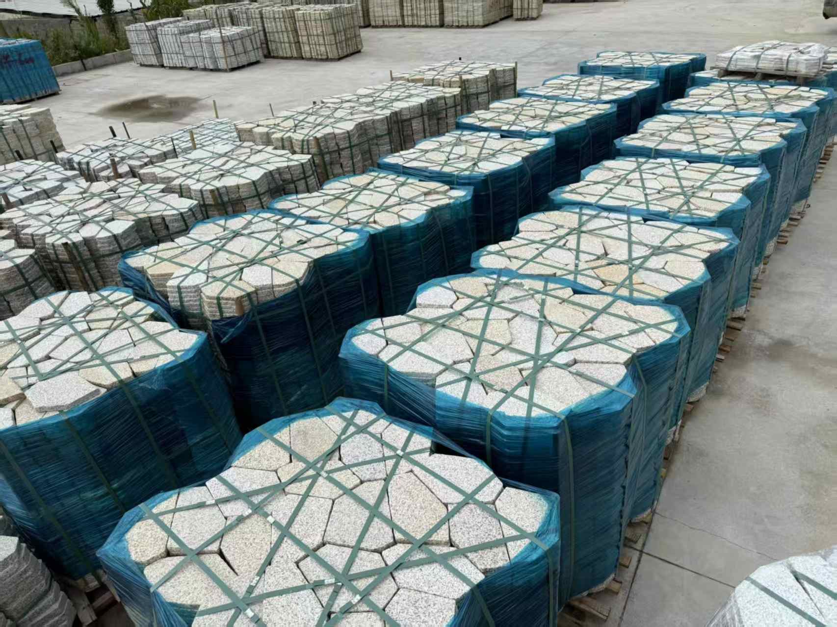 曲靖黄金麻冰裂纹 碎拼