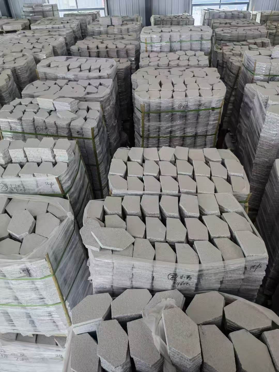 曲靖芝麻白石材冰裂纹，碎拼。