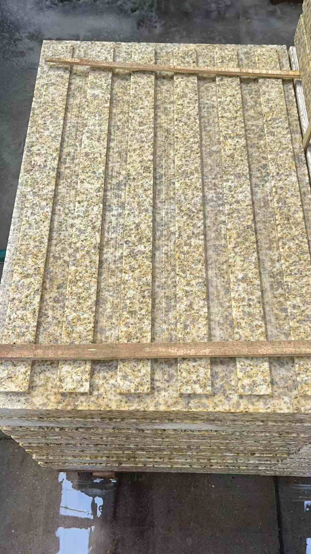 曲靖黄金麻盲道 石材盲道