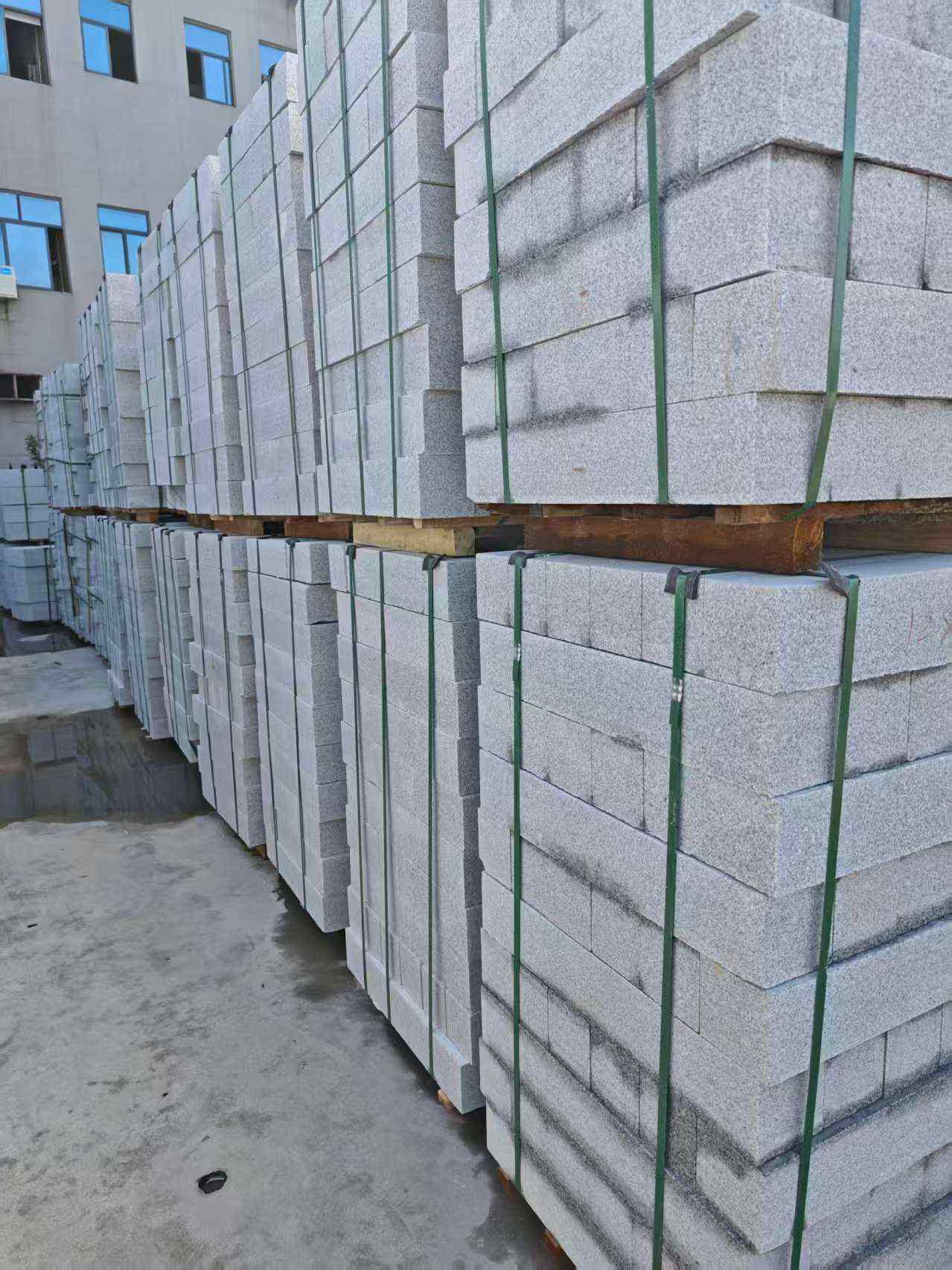 曲靖芝麻白路牙石，路侧石