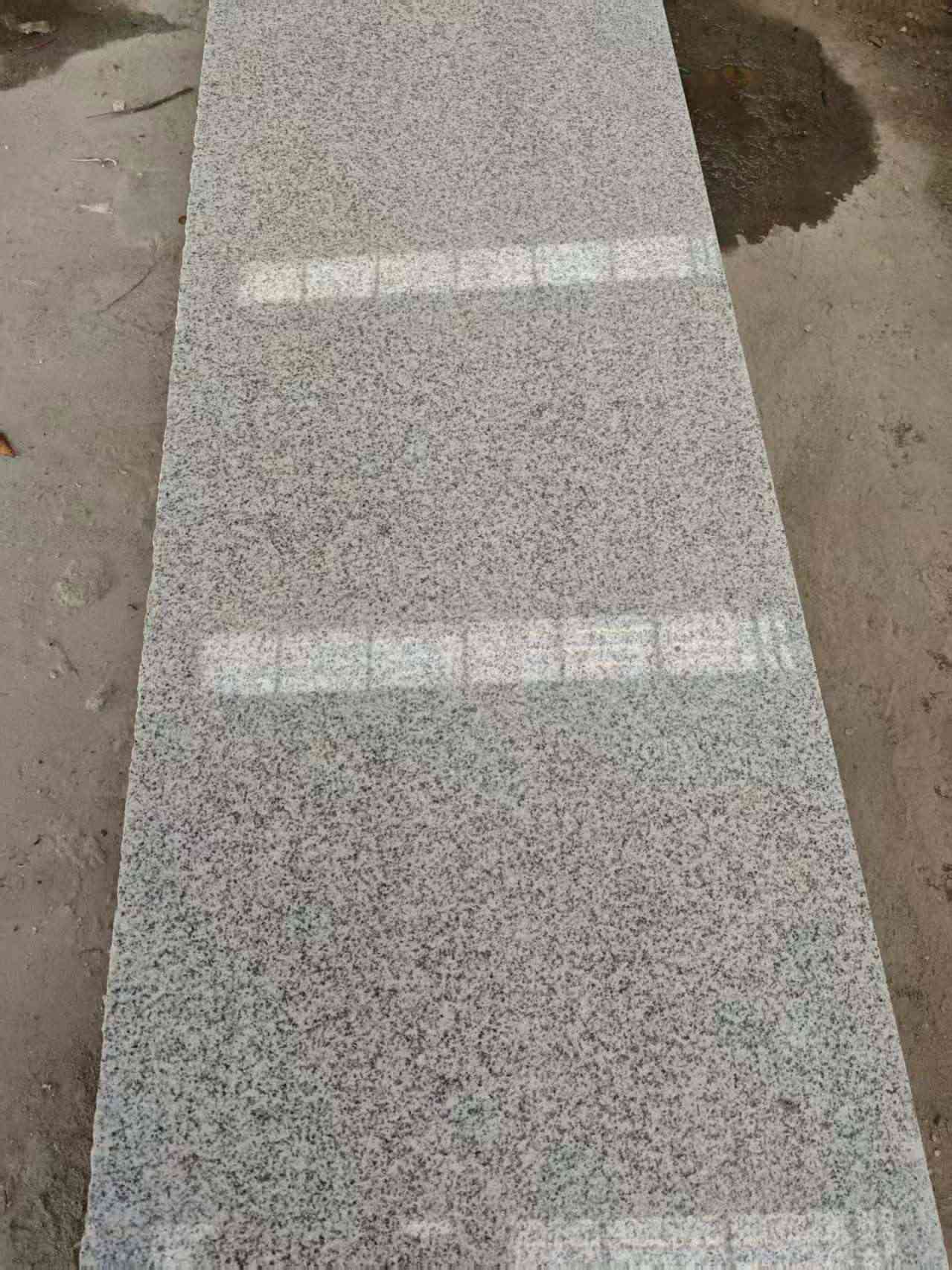 曲靖芝麻白光面毛板